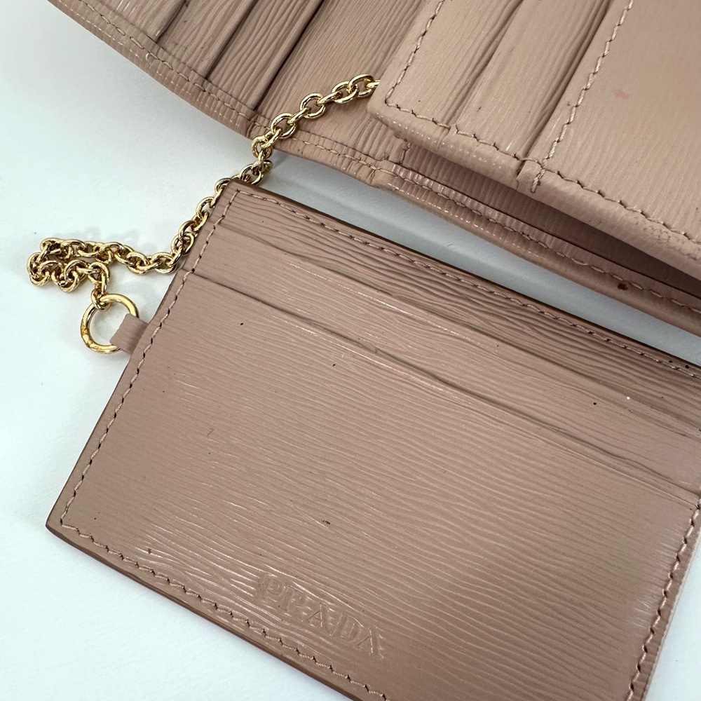 Pre-loved Prada Vitello Move long wallet in the color Cipria with Gold Logo - Picture 14 of 16